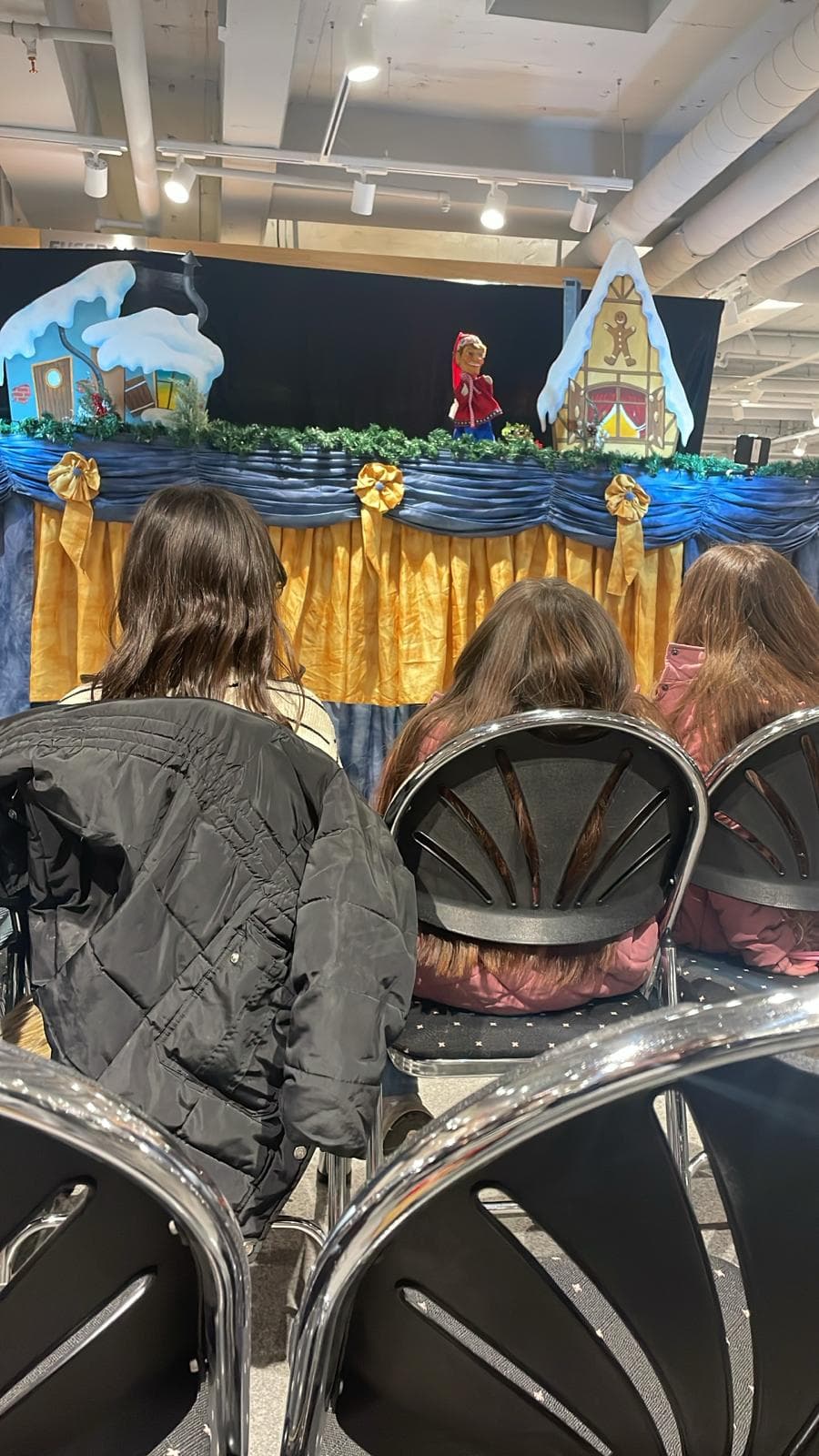 Junges Publikum vor der Bühne