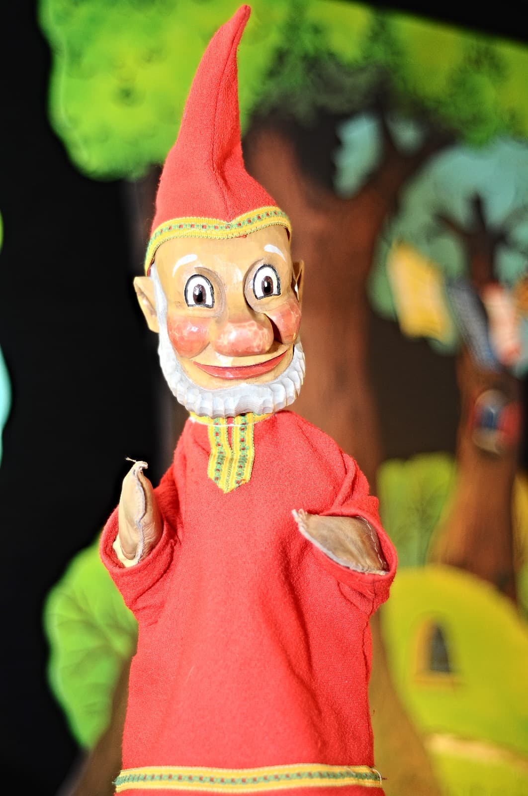 Handpuppe: roter Wichtel mit Zipfelmütze